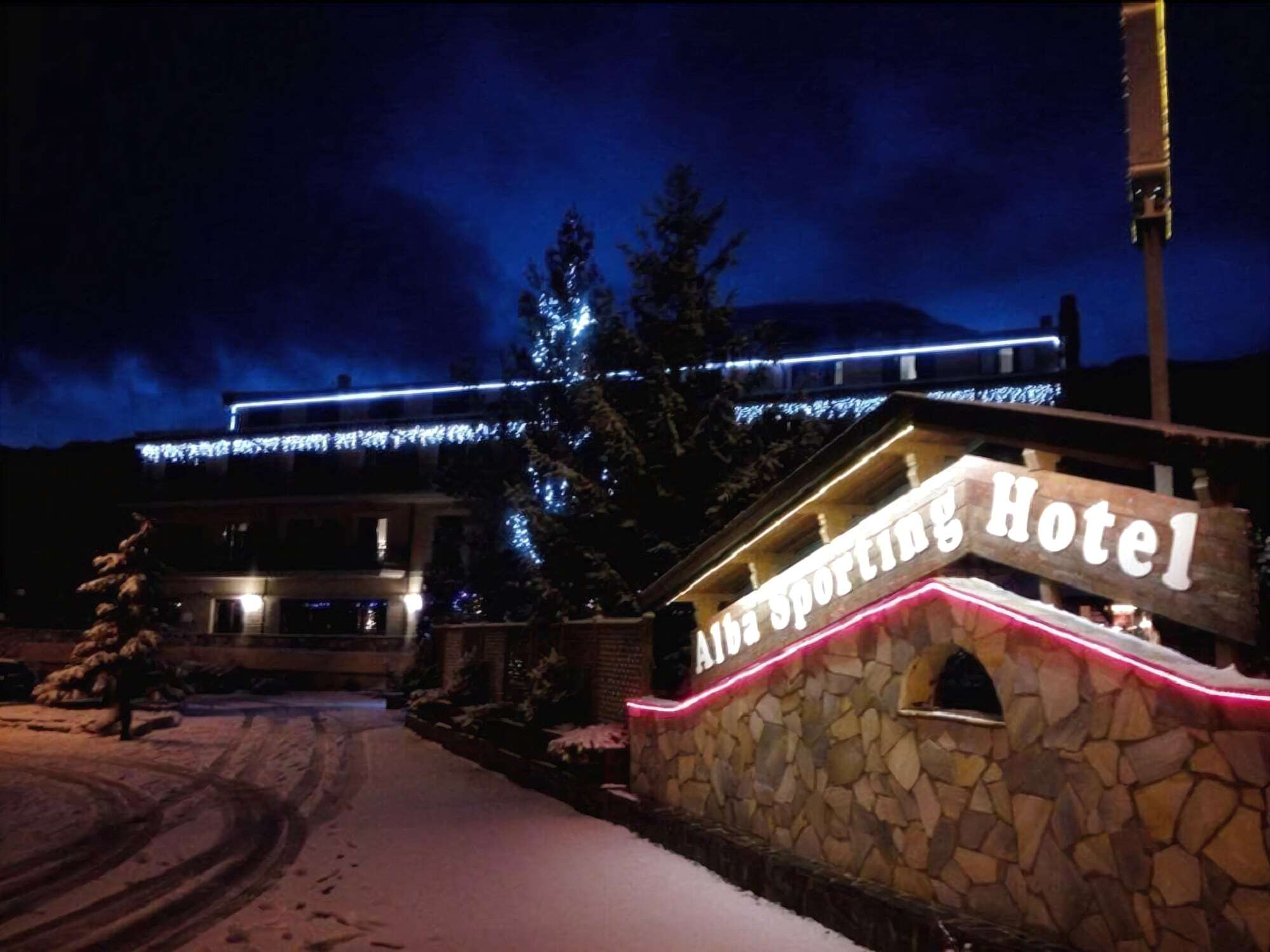 Alba Sporting Hotel 罗卡迪梅佐 外观 照片